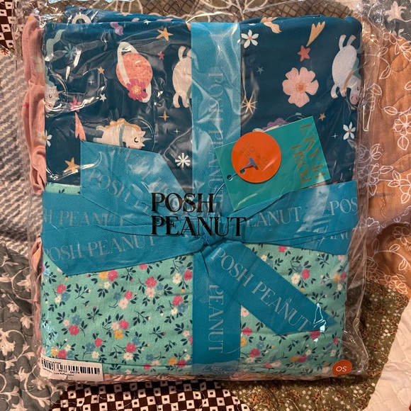 NWT New Posh Peanut Luxe Ruffled Patoo blanket throw Nella Evvy